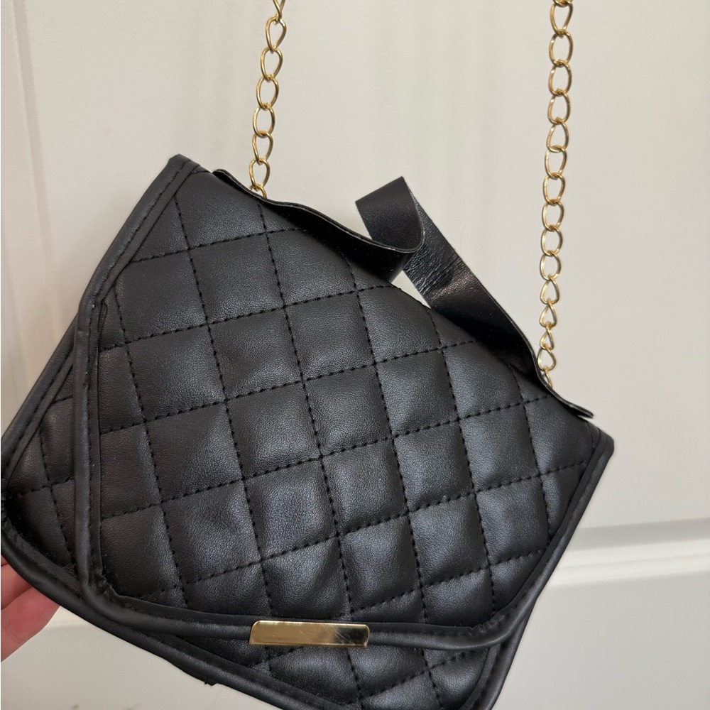 Elegant Black Quilted Chain Bag